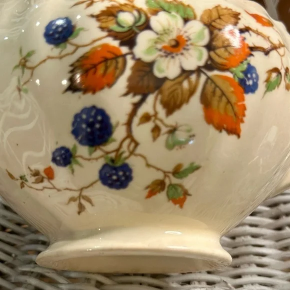 Vintage J and G Meakin Sunshine Pattern Made In England Creamer - Picture 3 of 10